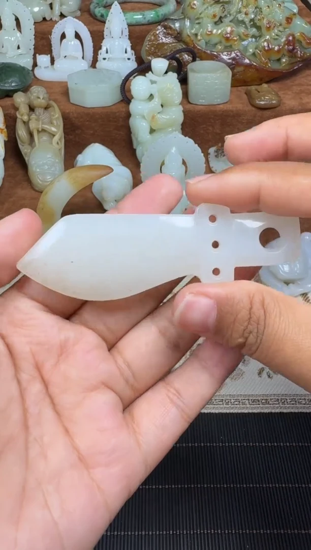 颈饰未镶嵌和田玉1