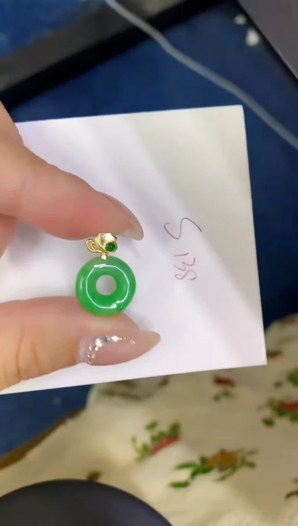 颈饰未镶嵌翡翠缅甸天然翡翠A货