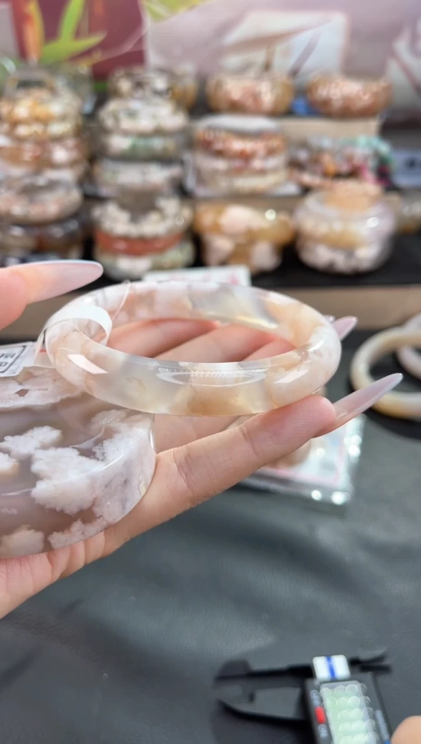 未镶嵌手镯石英质玉62