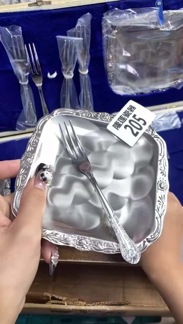 【闪购商品】瓷片隆莲瓷器欢迎大家