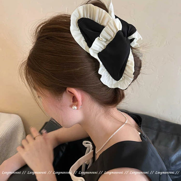 气质褶皱花边三角抓夹女高级感蝴蝶结鲨鱼夹发夹2025新款大号头饰