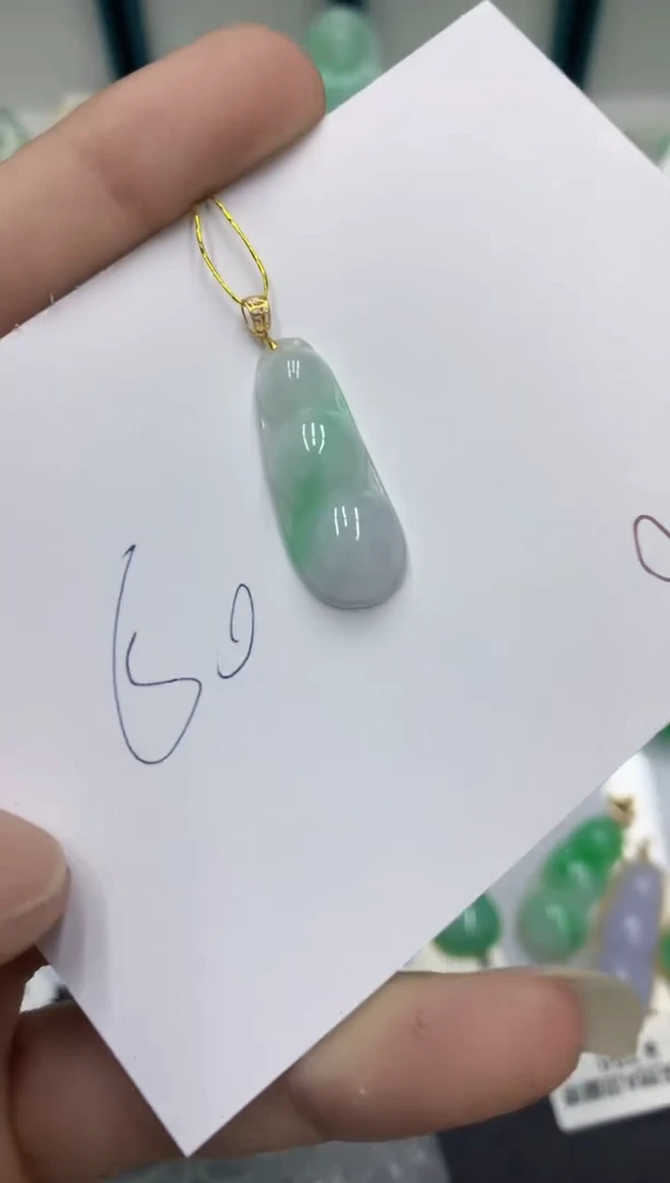 翡翠18K金镶嵌颈饰翡翠