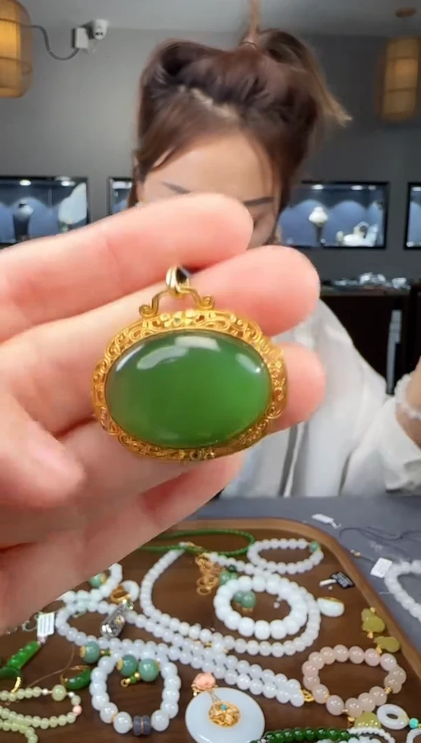 和田玉18K金镶嵌吊坠(不含链)1