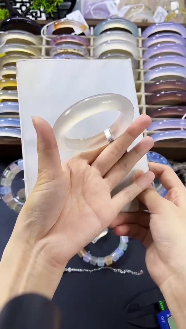 玛瑙/玉髓手镯未镶嵌58-13.5-9.5银灰厚装玻璃底珠宝光