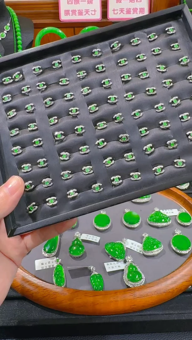 翡翠未镶嵌耳饰天然A货翡翠+发其一