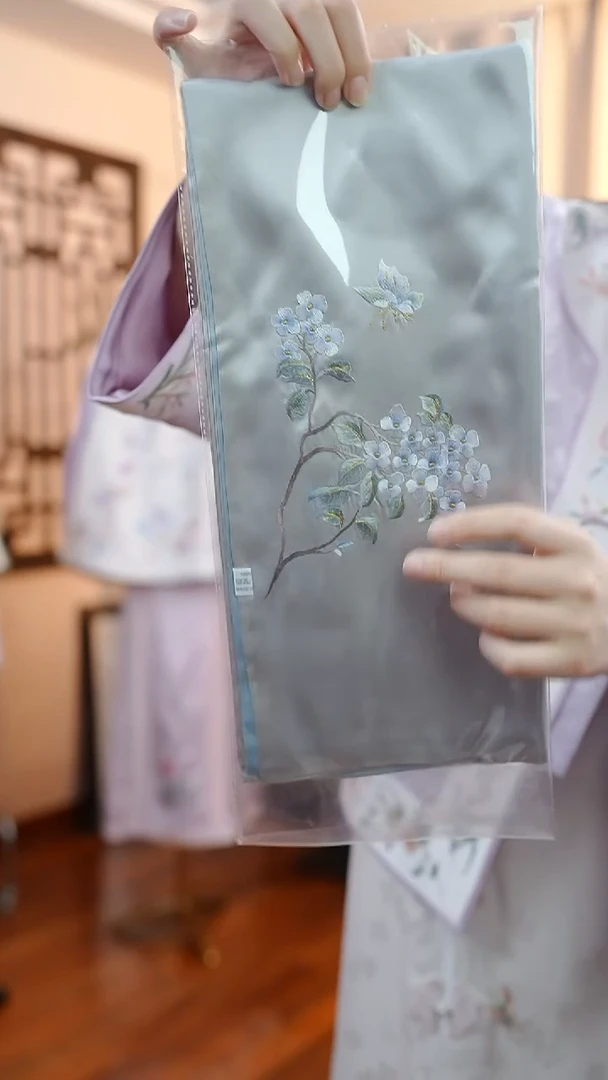 刺绣灰色绣球花围巾  桑蚕丝非遗苏绣