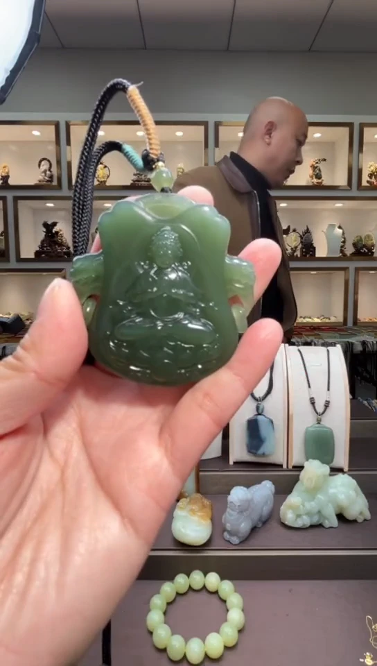 颈饰未镶嵌和田玉苏