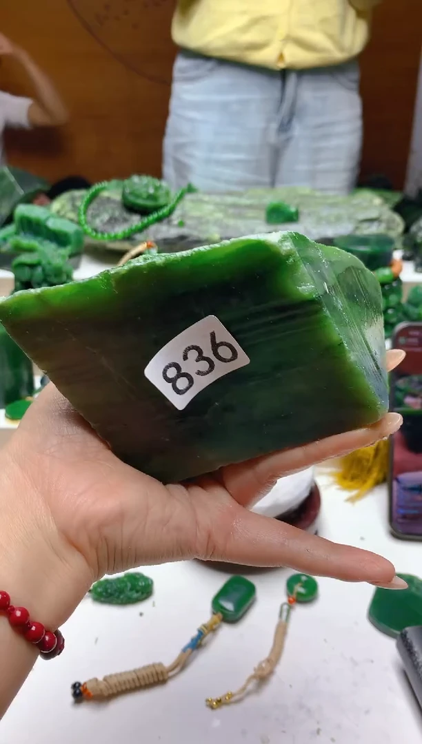 未镶嵌和田玉（碧玉）珠宝半成品1