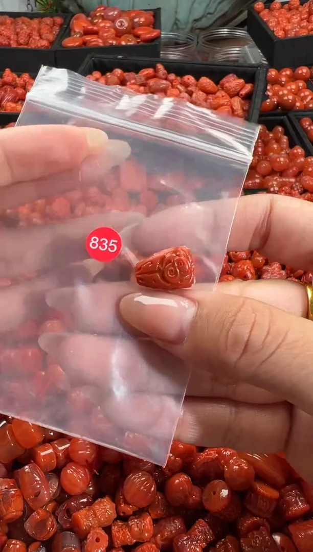 颈饰未镶嵌南红玛瑙1