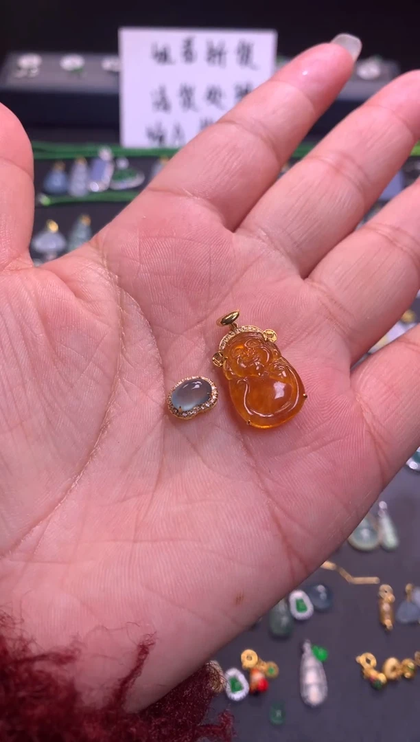 【闪购商品】翡翠吊坠(不含链)18K金镶嵌1