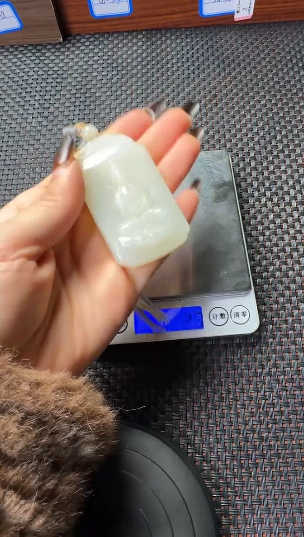 吊坠(赠链)未镶嵌和田玉且末近矿观音吊坠