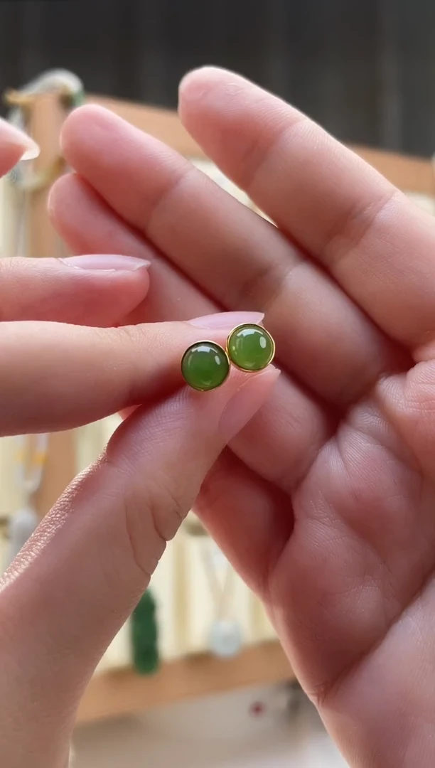 颈饰银S925镀金镶嵌和田玉（碧玉）直径7毫米碧玉耳钉一对