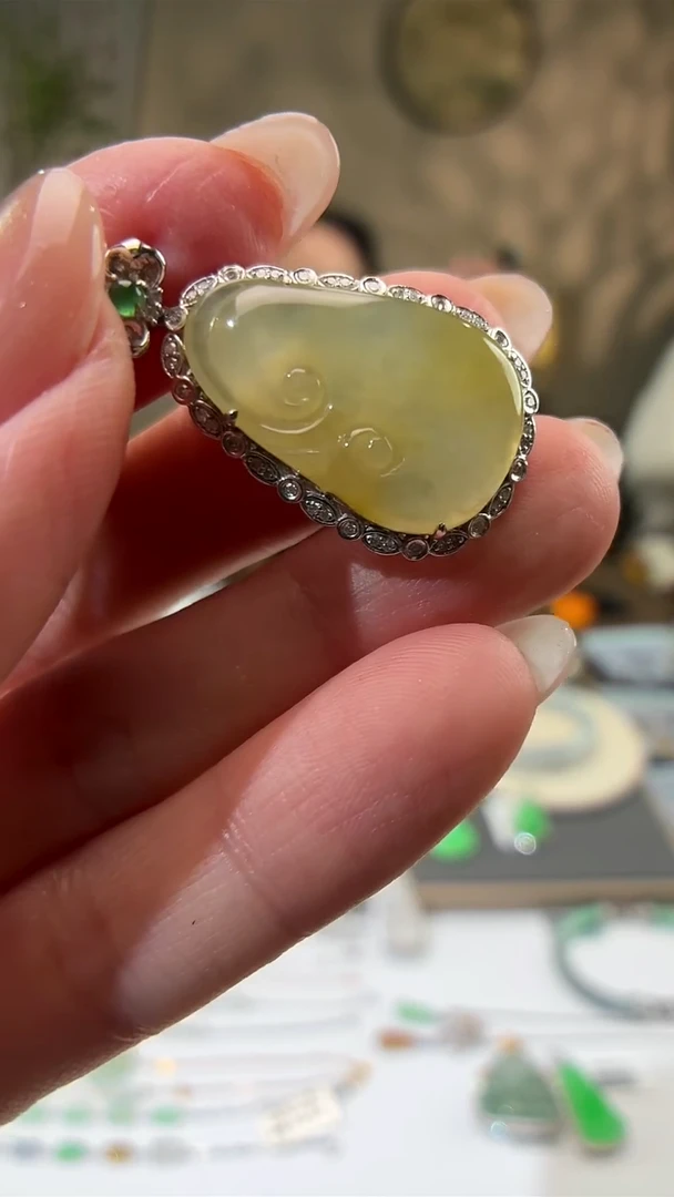 吊坠(不含链)18K金镶嵌翡翠如意