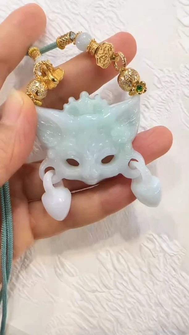 翡翠未镶嵌颈饰国风