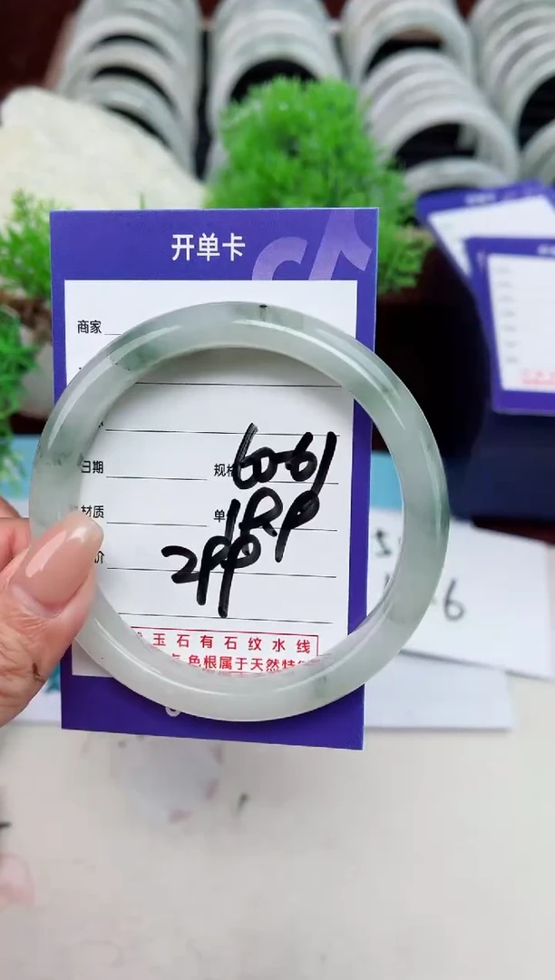 【闪购商品】石英质玉手镯未镶嵌299