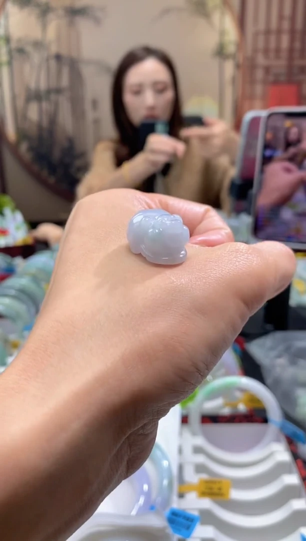 吊坠(赠链)未镶嵌翡翠骑****场000073645多样性发货/