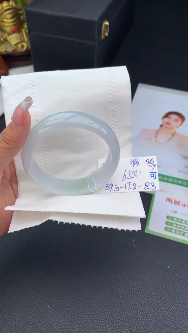 翡翠手镯未镶嵌微*姐手镯