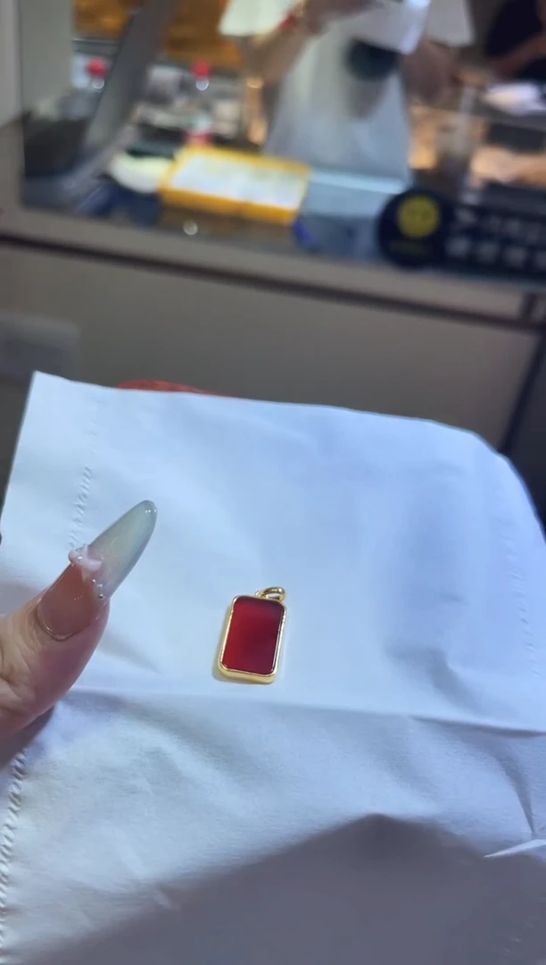 18K金镶嵌吊坠(不含链)玛瑙/玉髓18k金红玛瑙无事牌吊坠