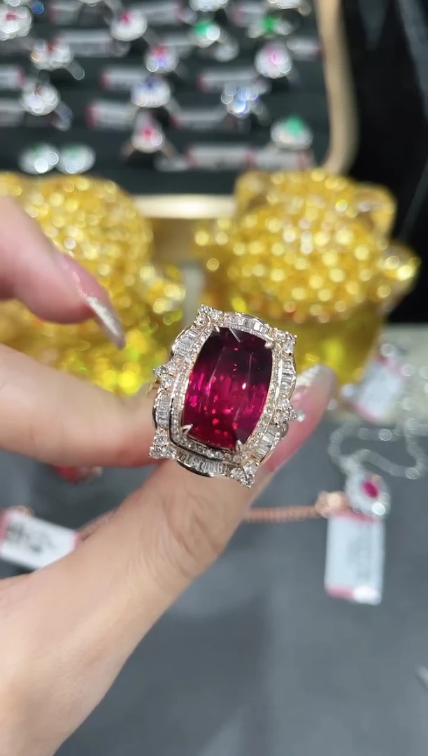 戒指18K金镶嵌碧玺戒指