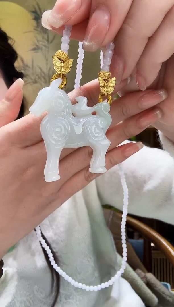 颈饰未镶嵌翡翠吊坠