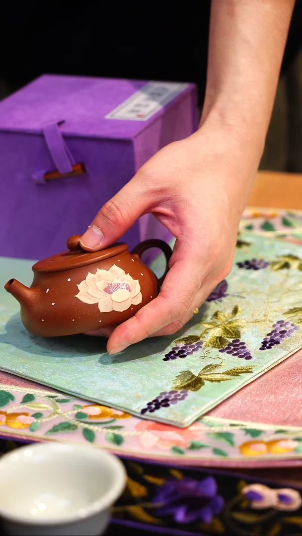 瓷片紫砂壶大碗茶的茶器