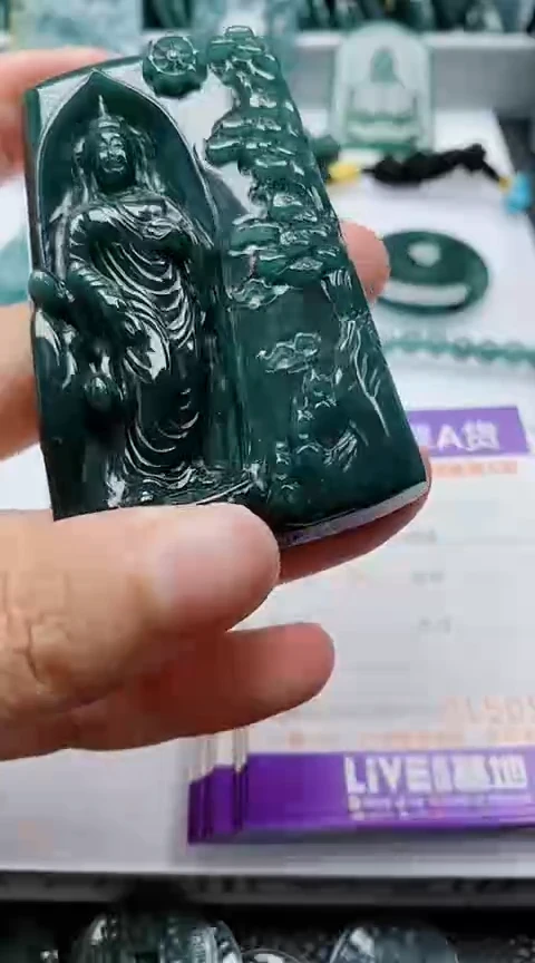 颈饰未镶嵌翡翠