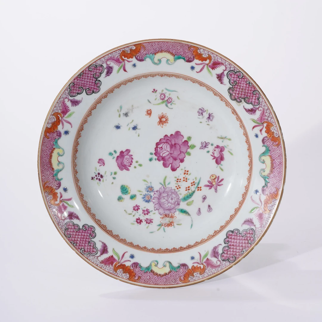 Lot.5粉彩花卉纹盘