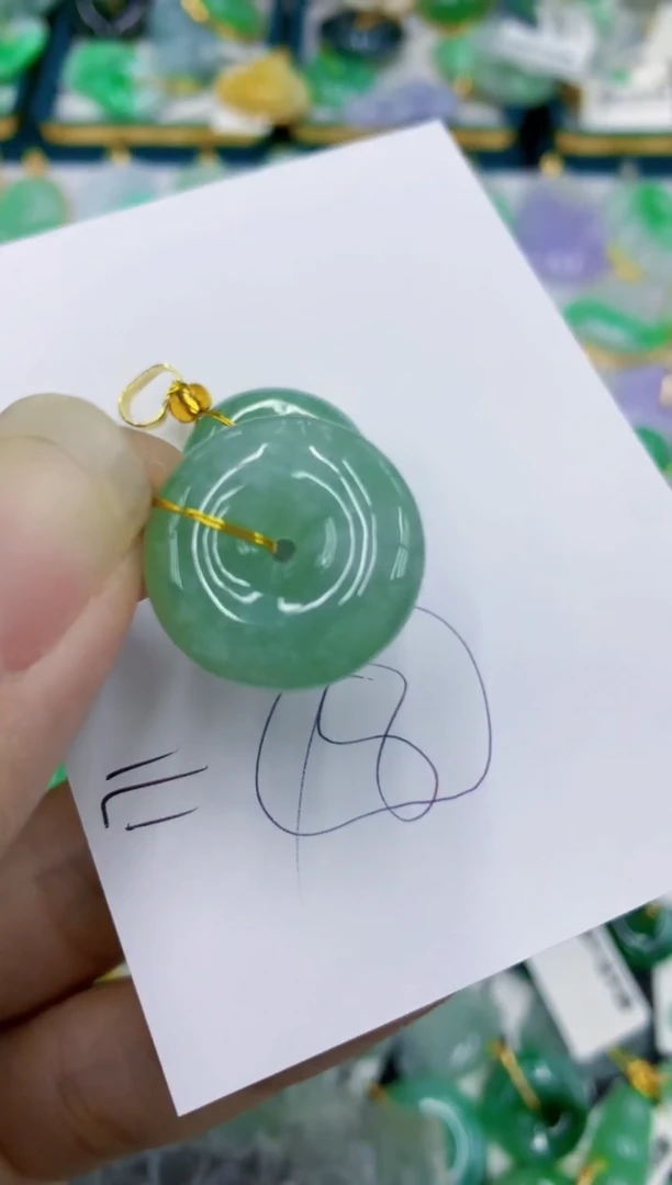 翡翠未镶嵌颈饰1111111111多样性发其一