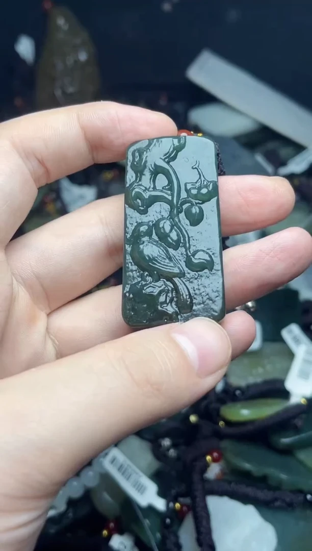 颈饰未镶嵌和田玉1