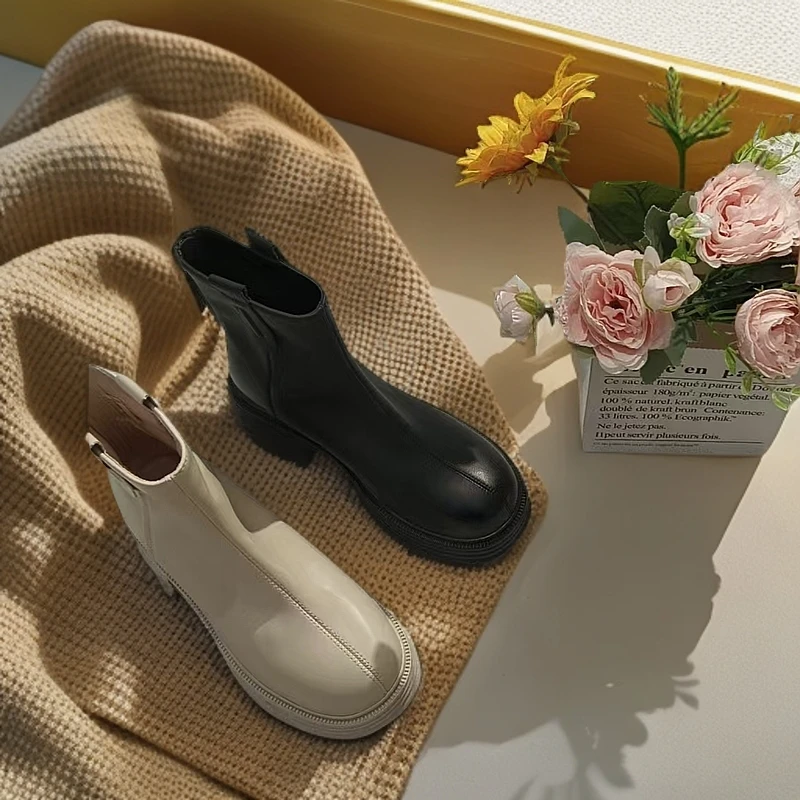 冬季防滑时尚马丁靴