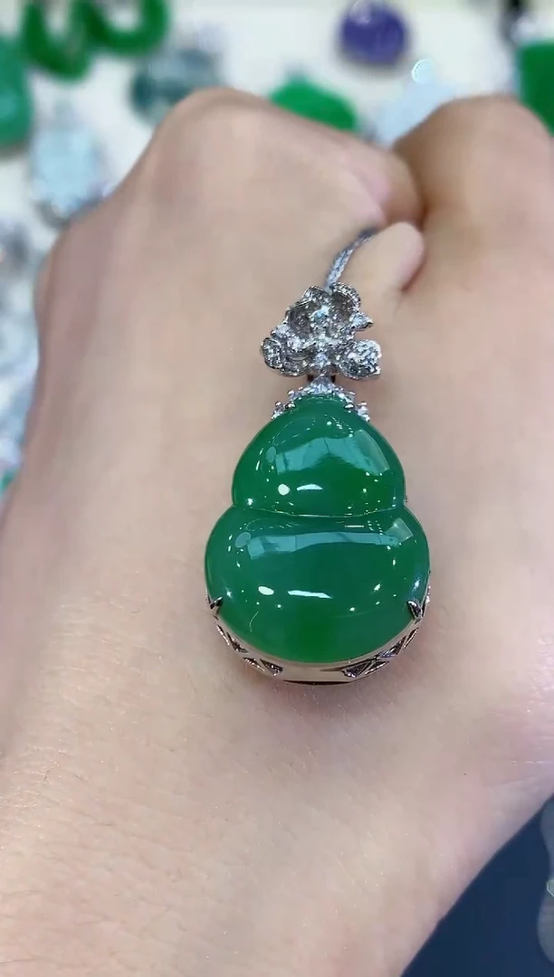 吊坠(不含链)18K金镶嵌翡翠B146