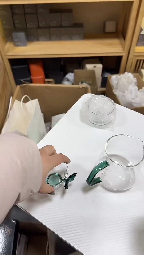 墨绿蝴蝶杯