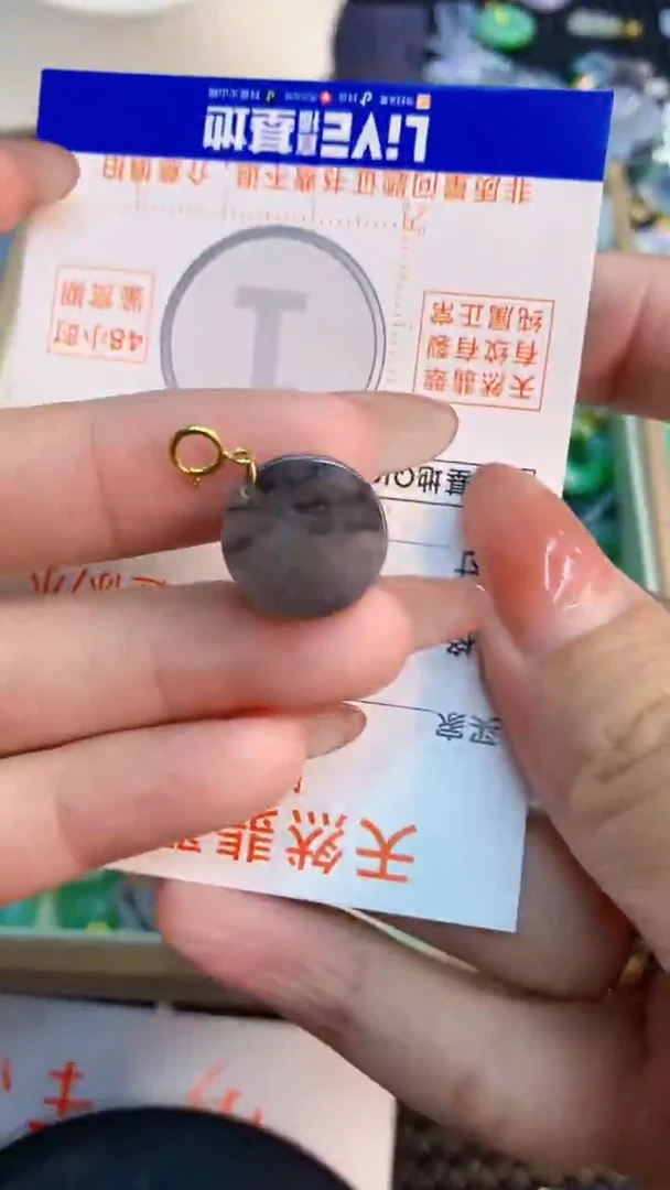 翡翠未镶嵌颈饰           1