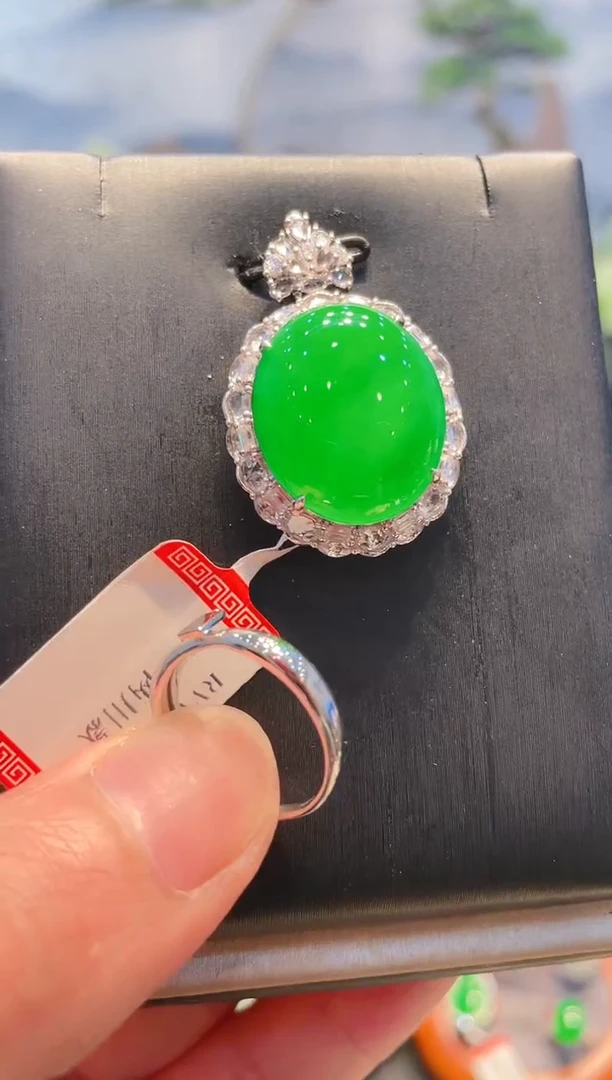 翡翠18K金镶嵌颈饰翡翠63