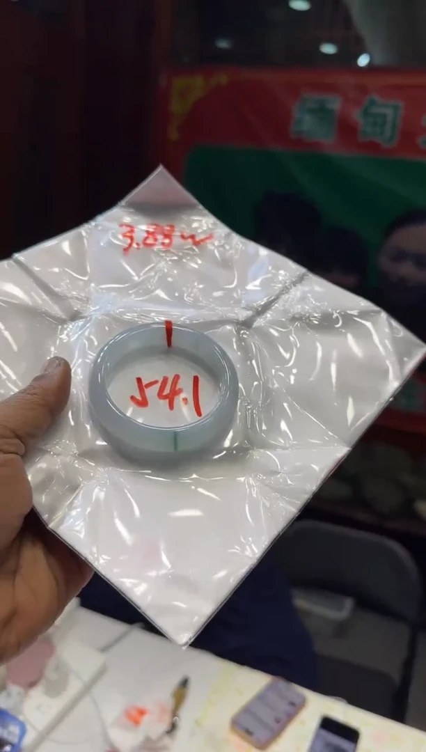 未镶嵌手镯翡翠手镯包容价