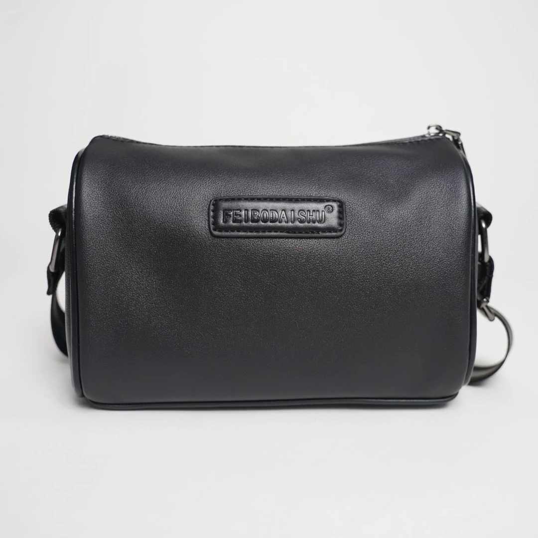 2025新款真皮头层牛皮枕头包小纹压花时尚潮流休闲男士斜挎包