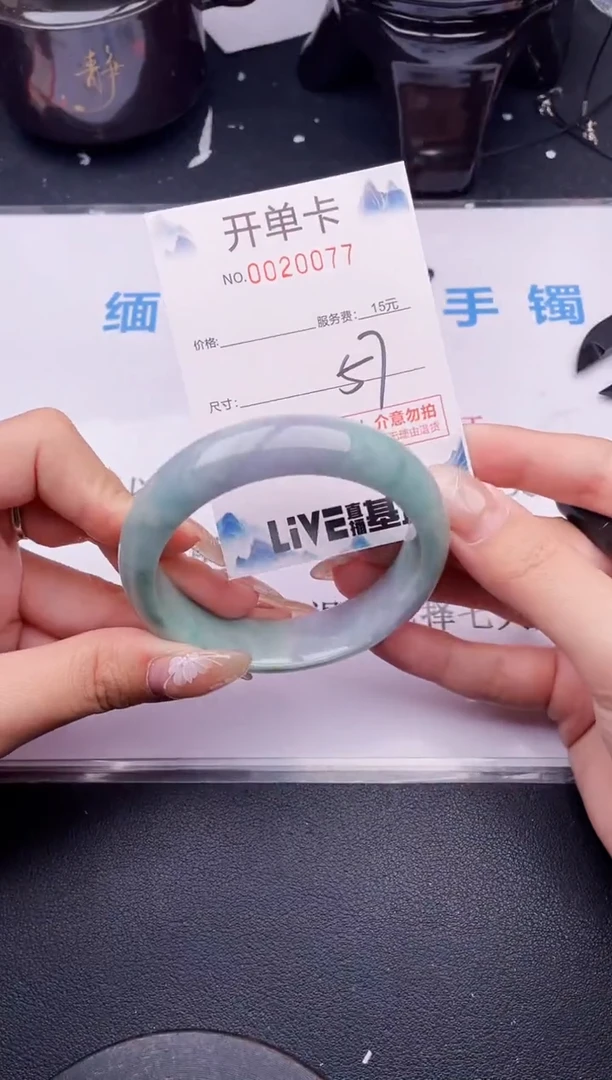 翡翠手镯未镶嵌拍哪个图片就是发哪个77