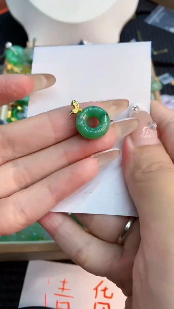 翡翠未镶嵌吊坠(不含链)1