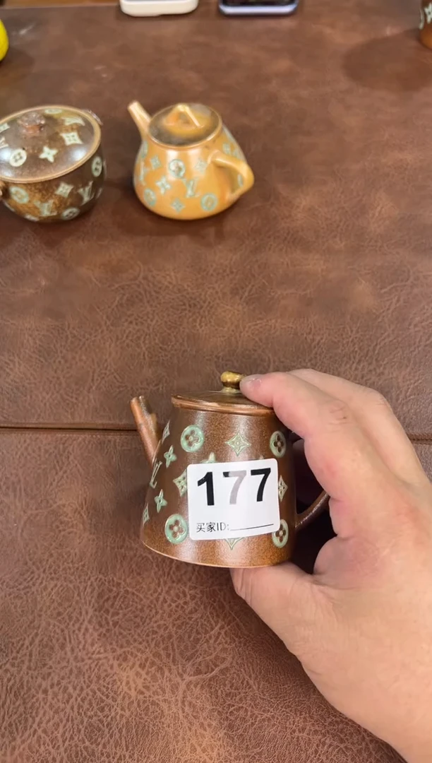 龙泉窑老花秤砣壶177