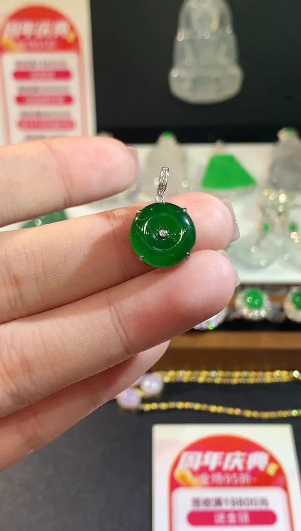 吊坠(不含链)18K金镶嵌翡翠多样性发其一