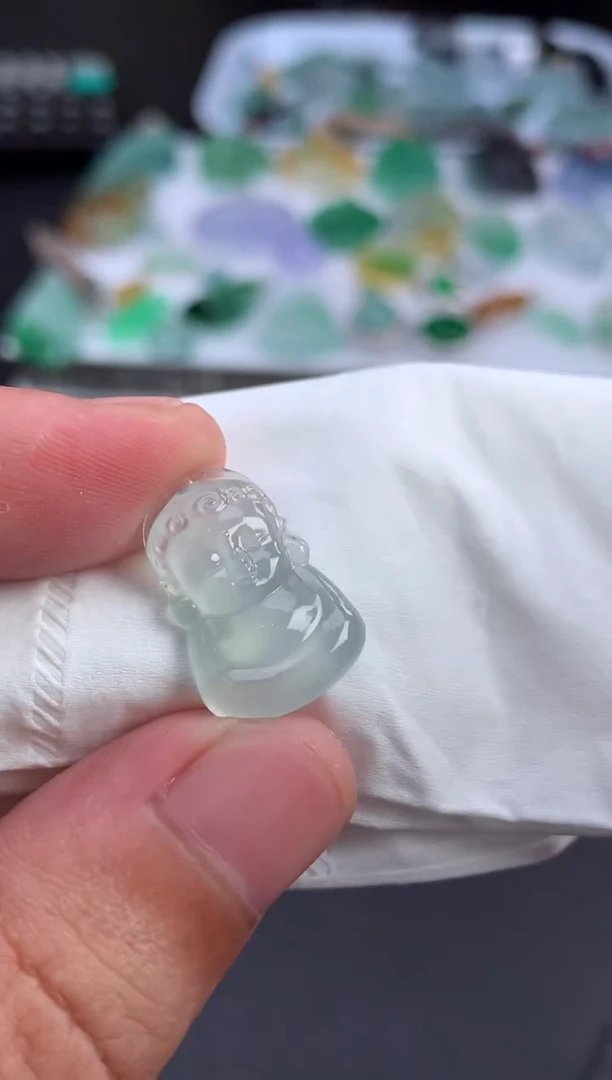 未镶嵌定制翡翠师**人翡翠