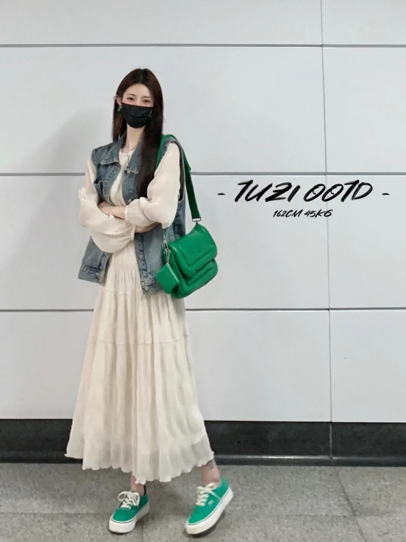 早春穿搭套装2025时尚洋气炸街牛仔马甲上衣连衣裙盐系轻熟两件套