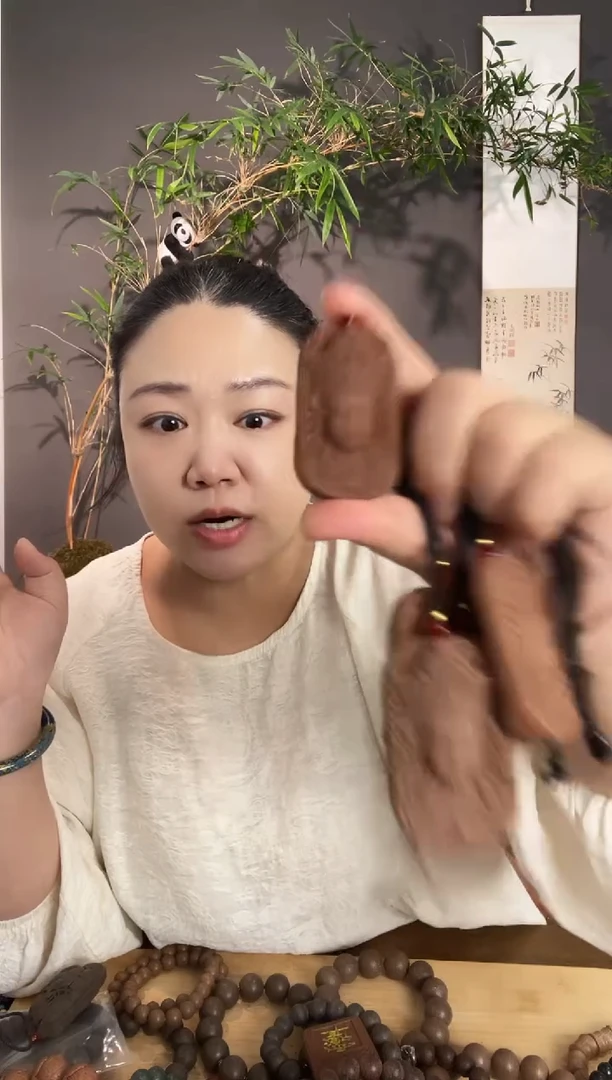 泥塑颖*参茸观自在（带绳自己穿）