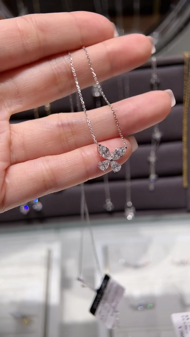 实验室培育钻石18K金镶嵌颈饰好*?马眼蝴蝶项链中号