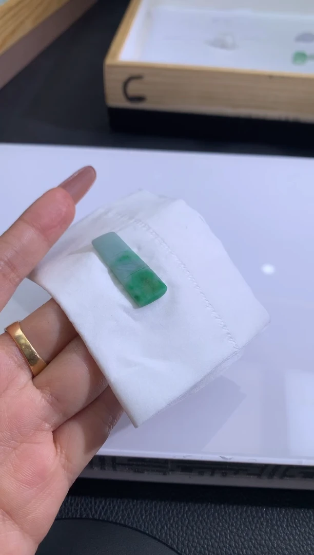 【闪购商品】定制翡翠未镶嵌翡翠