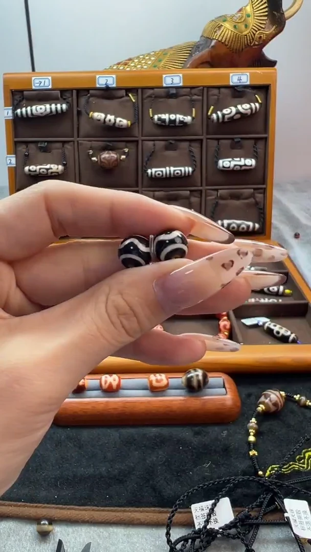 玛瑙/玉髓（覆膜）颈饰未镶嵌82微瑕随机发货