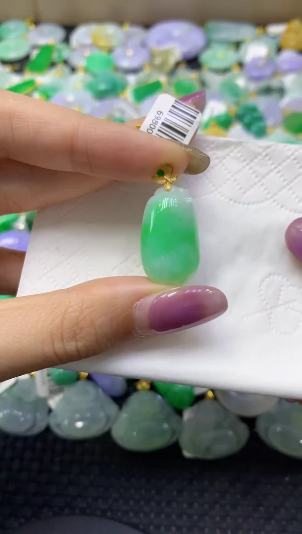 颈饰18K金镶嵌翡翠天然缅甸翡翠A货