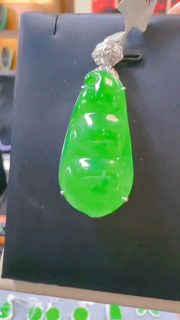 吊坠(赠链)18K金镶嵌翡翠天然A货翡翠
