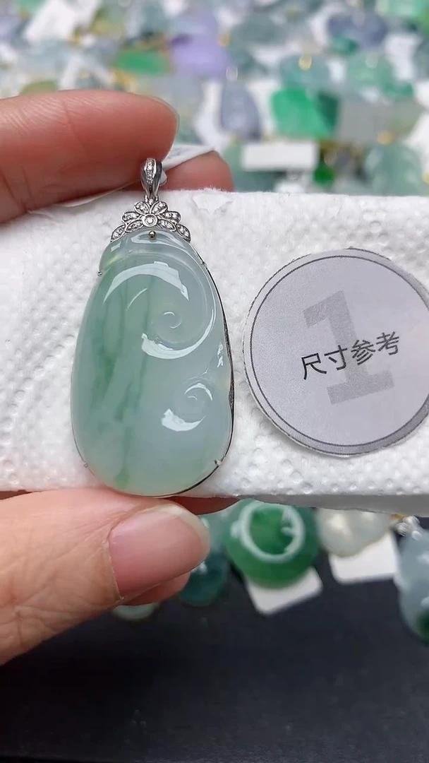 颈饰18K金镶嵌翡翠天然缅甸A货翡翠Q