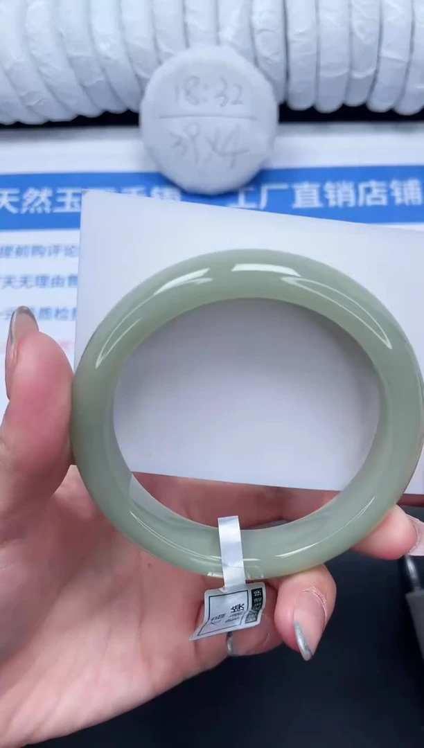 未镶嵌手镯石英质玉42-62.5DK